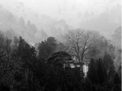 霾里香山别样景,三星空净破朦胧