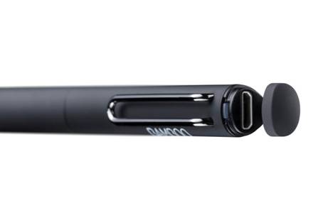 说明: CS610CK_Fineline_Black_Details_USBPort_CapOpen_RGB.jpg