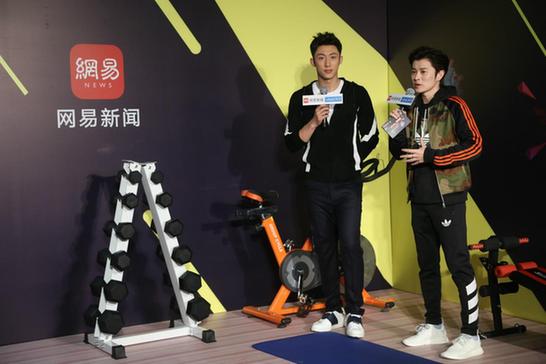 网易有态度盛典冬日进击战! 型星黄景瑜与粉丝贴身热“练” 图片1.jpg