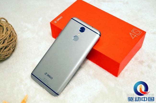 128100052df436836333