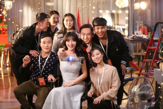 会飞的礼物带回家,零度智控DOBBY无人机京东热销