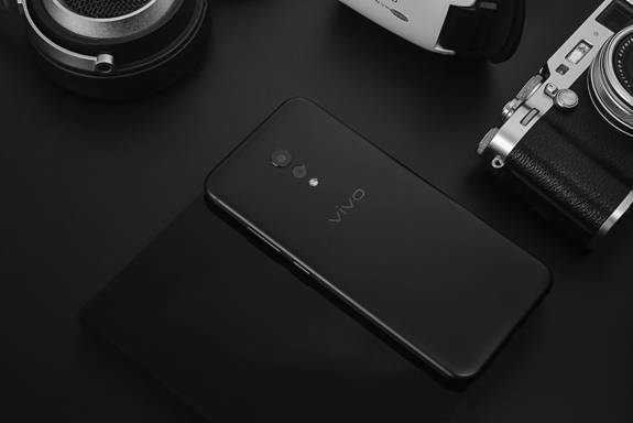 说明: /Users/zjazz/Downloads/vivo素材图/Xplay6/磨砂黑产品图赏/DSC_1340.jpg