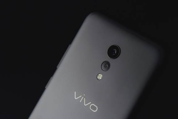 说明: /Users/zjazz/Downloads/vivo素材图/Xplay6/磨砂黑产品图赏/DSC_1521_0002_DSC_1520.jpg