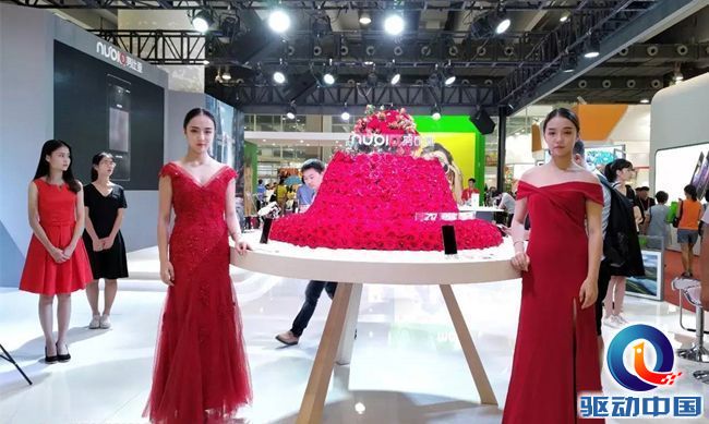 e5833f84b4224b80a6214859a5333e8b_th