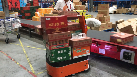 柔性仓运方案亮眼 AICRobo自主仓储运输机器人首测身手不凡