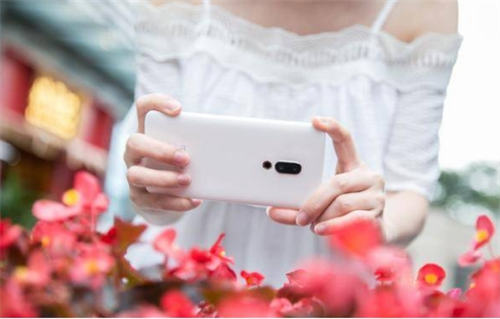 2000元中端手机推荐,pick魅族15就对了!