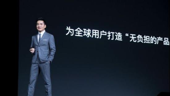图：刘作虎在一加6发布会上阐述&ldquo;无负担&rdquo;产品哲学