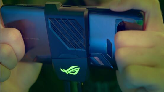 旗舰配置+高效散热 ROG游戏手机大显锋芒