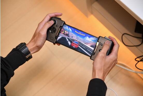 旗舰配置+高效散热 ROG游戏手机大显锋芒