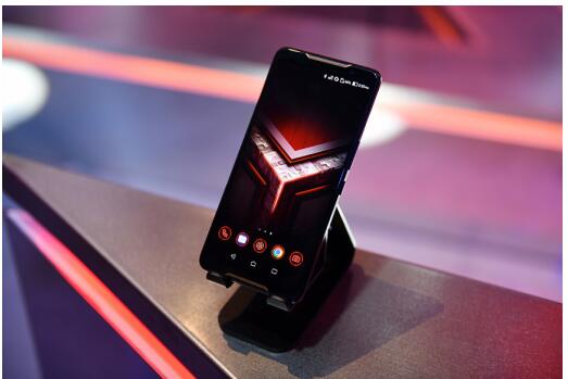 蓄势待发的性能怪兽 ROG游戏手机改写电竞格局