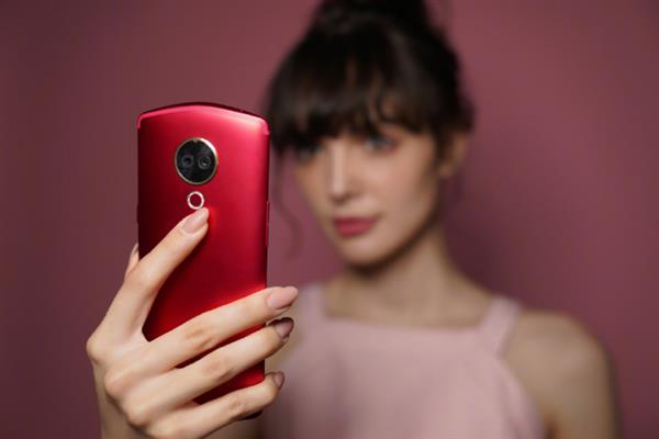 美图T9手机用户实拍评测:完美复刻妆面,美妆达人最爱!