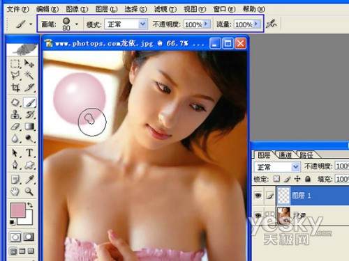 Photoshop教程:利用笔刷为漂亮MM添光彩