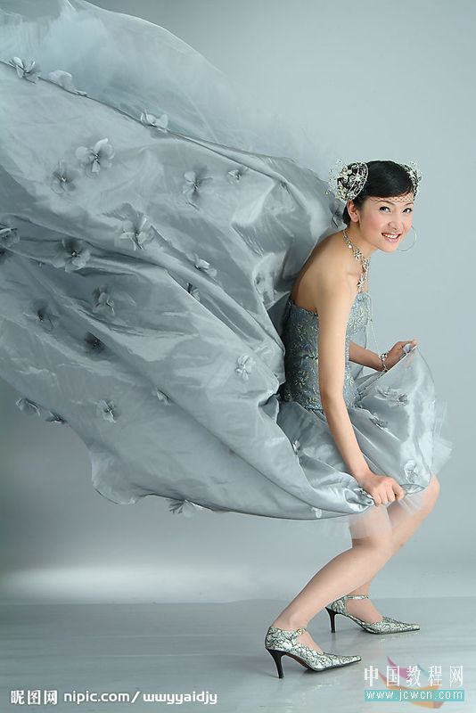 Photoshop教程:笔刷配合图层样式制作唯美水世界
