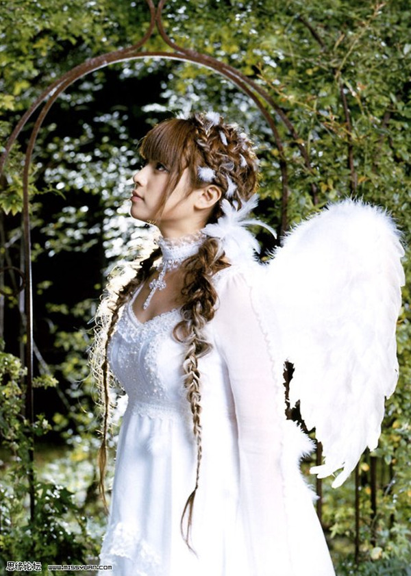 Photoshop调色实例:后园花里的天使
