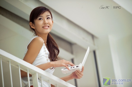 瑞丽女模倾情演绎 华硕易PC养眼图赏 
