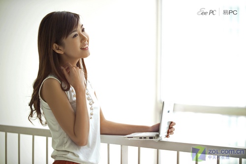 瑞丽女模倾情演绎 华硕易PC养眼图赏 