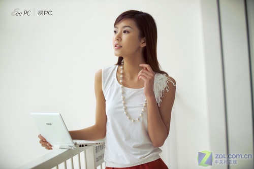 瑞丽女模倾情演绎 华硕易PC养眼图赏 
