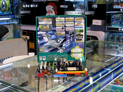9600GT都没法比 未来设计780G北京到货 9600GT都没法比 未来设计780G北京到货