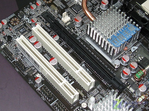 支持1080P 黑色PCB热管限量版780G到货 支持1080P 黑色PCB热管限量版780G到货