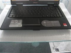 模仿皮革版设计 华硕X80双核本4800元
