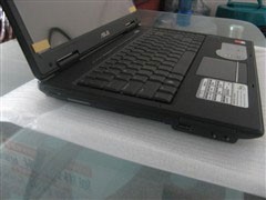 模仿皮革版设计 华硕X80双核本4800元