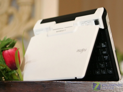 美女阐释 富士通5.6英寸超迷你本图评 