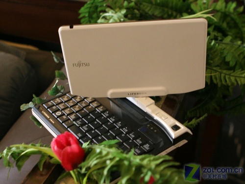 美女阐释 富士通5.6英寸超迷你本图评 