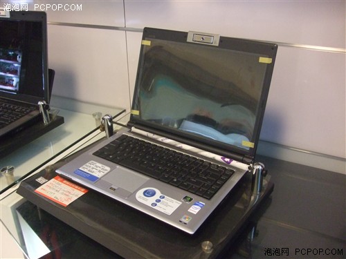 免费升级2GB内存 华硕F8游戏本6899元