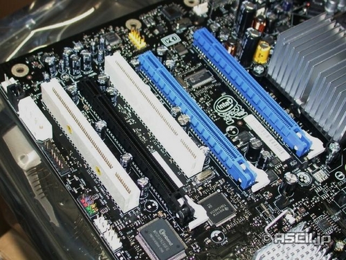 支持DDR3 Intel原厂X48 