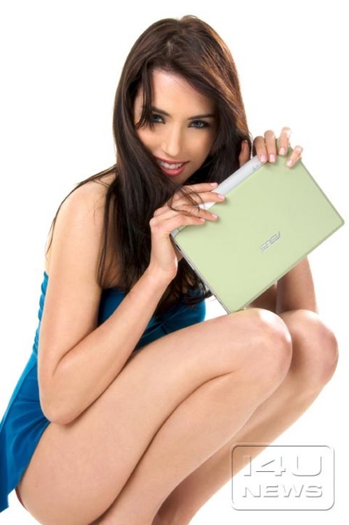 华硕彩色易PC和女模特精美造型赏(组图) 华硕彩色易PC和女模特精美造型赏(组图)