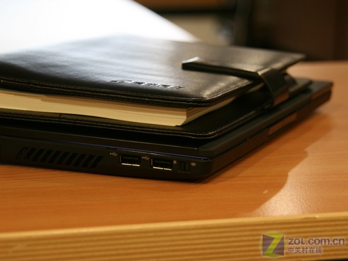 配齐全接口 网友再曝IdeaPad U110细节 配齐全接口 网友再曝IdeaPad U110细节