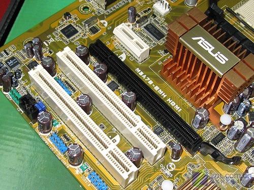 带HDMI跳线 华硕全接口780G仅售799元 