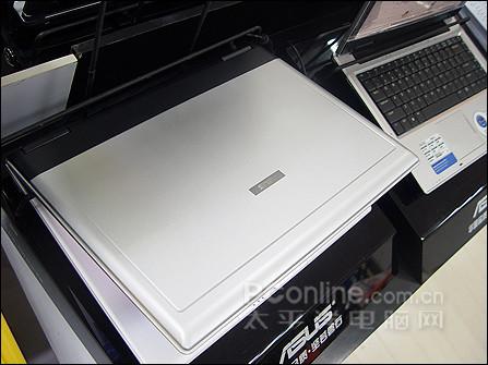 华硕笔记本X53L大量到货仍售3999元