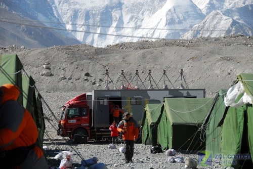 华硕珠峰IT服务区成世界海拔最高“网吧“ 