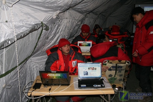 华硕珠峰IT服务区成世界海拔最高“网吧“ 