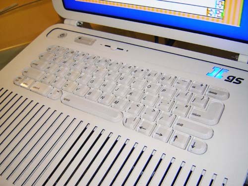 旧品再利用 DIY高手打造苹果IIGS笔记本 