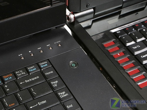 火星撞地球！两款17寸旗舰本正面对决 