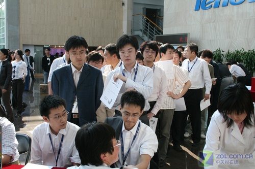 联想为地震灾区捐款千万 员工自发献血 联想为地震灾区捐款千万 员工自发献血