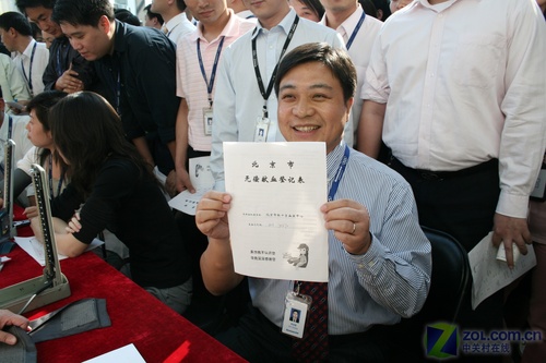 联想为地震灾区捐款千万 员工自发献血 联想为地震灾区捐款千万 员工自发献血