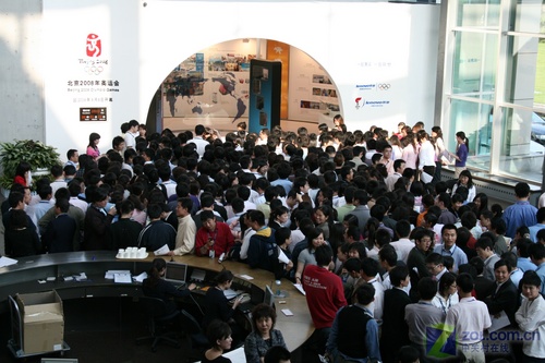 联想为地震灾区捐款千万 员工自发献血 联想为地震灾区捐款千万 员工自发献血