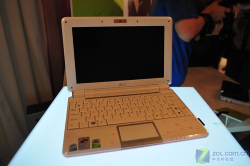 内置Atom 华硕易PC-1000全球首度曝光! 内置Atom 华硕易PC-1000全球首度曝光!