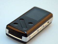 寒冬买票等一晚 强劲续航MP3帮你解闷 