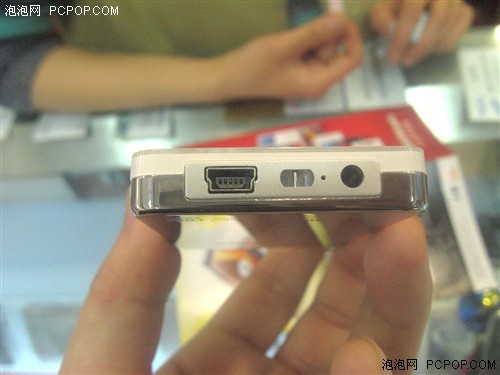 简洁设计风格 4GB纽曼MOMO-X5降至499