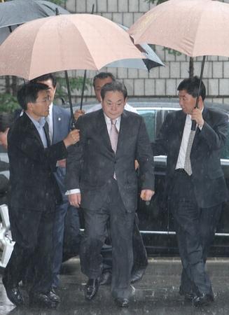 三星前董事长李健熙被判入狱3年缓刑5年
