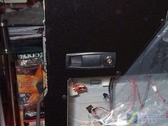 新奇花样真不少 Tt VH1000BWS机箱到货 新奇花样真不少 Tt VH1000BWS机箱到货