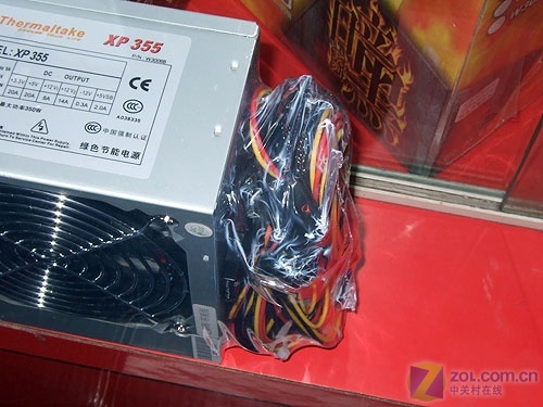 配备12cm风扇 Tt额定300W电源仅225元 配备12cm风扇 Tt额定300W电源仅225元