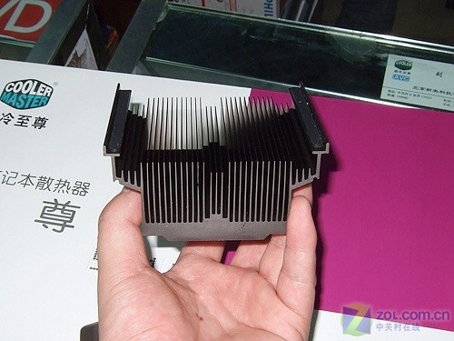 4万小时寿命 酷冷黑魔方散热器仅79元 4万小时寿命 酷冷黑魔方散热器仅79元