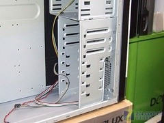镜面设计更炫 多彩足料机箱带电源热卖 镜面设计更炫 多彩足料机箱带电源热卖