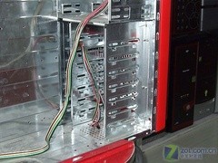 色调艳丽很迷人 技展炫彩机箱仅208元 色调艳丽很迷人 技展炫彩机箱仅208元