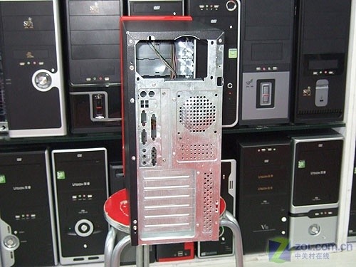 色调艳丽很迷人 技展炫彩机箱仅208元 色调艳丽很迷人 技展炫彩机箱仅208元